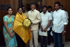 Jishitha-felicitation-by-AP-CM-Sri-Chandrababu-Naidu